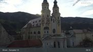 Archived webcam image showing Brixen - Cathedral Square on 16 Oct 2026 at 09:26
