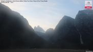Archiviertes Webcam Bild: Toblach: Drei Zinnen Blick am 19.04.2026 um 06:23 Uhr