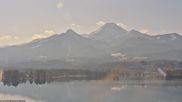 Archived webcam image showing Faaker See lake, Mittagskogel on 4 Mar 2026 at 10:46