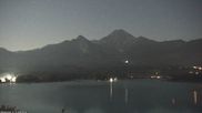 Archived webcam image showing Faaker See lake, Mittagskogel on 1 Oct 2026 at 00:59
