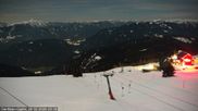 Archiviertes Webcam Bild: Gerlitzen Gipfel: Blick Alpengasthof am 26 Feb 2026 um 20:50 Uhr