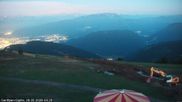 Archiviertes Webcam Bild: Gerlitzen Gipfel: Blick Alpengasthof am 29.05.2026 um 04:02 Uhr