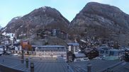 Archiviertes Webcam Bild: Zermatt: Panoramablick auf das Dorf am 10.04.2026 um 07:36 Uhr