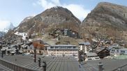 Archiviertes Webcam Bild: Zermatt: Panoramablick auf das Dorf am 10.04.2026 um 12:19 Uhr