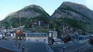 Archiviertes Webcam Bild: Zermatt: Panoramablick auf das Dorf am 31.05.2026 um 07:16 Uhr