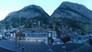 Archiviertes Webcam Bild: Zermatt: Panoramablick auf das Dorf am 12.07.2026 um 06:40 Uhr