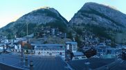 Archiviertes Webcam Bild: Zermatt: Panoramablick auf das Dorf am 12.07.2026 um 07:40 Uhr