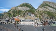 Archiviertes Webcam Bild: Zermatt: Panoramablick auf das Dorf am 26.08.2026 um 10:42 Uhr