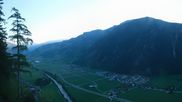 Archiviertes Webcam Bild: Mayrhofen: Ausblick Gasthof Zimmereben am 30.04.2026 um 07:08 Uhr