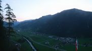 Archiviertes Webcam Bild: Mayrhofen: Ausblick Gasthof Zimmereben am 27.08.2026 um 06:32 Uhr