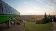 Archiviertes Webcam Bild: Slotwiny Arena - Bergstation Sessellift am 26.08.2026 um 18:59 Uhr