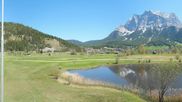 Archiviertes Webcam Bild: Tiroler Zugspitz Arena - Golfplatz Ehrwald-Lermoos am 01.05.2026 um 12:23 Uhr