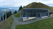 Archiviertes Webcam Bild: SkiWelt Westendorf - Bergstation Fleidingbahn am 26.08.2026 um 07:54 Uhr