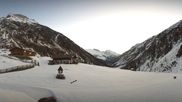 Archived webcam image showing Oberiss Alm in the Stubai Oberberg valley on 5 Apr 2026 at 06:34