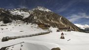 Archived webcam image showing Oberiss Alm in the Stubai Oberberg valley on 5 Apr 2026 at 14:34