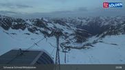 Archiviertes Webcam Bild: Sölden - Schwarze Schneid Mittelstation am 12.04.2026 um 03:55 Uhr