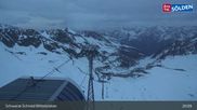 Archiviertes Webcam Bild: Sölden - Schwarze Schneid Mittelstation am 13.04.2026 um 03:08 Uhr