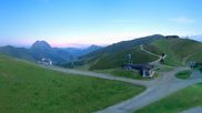 Archived webcam image showing Wildkogel-Arena: Top station Wildkogel gondola on 3 Aug 2026 at 04:11