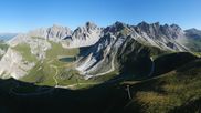 Archiviertes Webcam Bild: Axamer Lizum: Hoadl-Haus und Bergstation Olympiabahn am 24.07.2026 um 18:17 Uhr