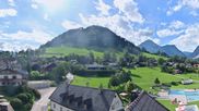 Archiviertes Webcam Bild: Gröbming: Blick auf Kirche und Panoramabad am 26.08.2026 um 16:24 Uhr