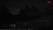 Archiviertes Webcam Bild: Dreizinnenhütte Südtirol: Blick auf die 3 Zinnen am 02.10.2026 um 00:39 Uhr