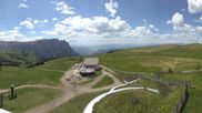 Archiviertes Webcam Bild: Seiser Alm: Blick von der Puflatsch Bergstation am 28.05.2026 um 14:15 Uhr