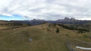 Archiviertes Webcam Bild: Seiser Alm: Blick von der Puflatsch Bergstation am 15.10.2026 um 12:04 Uhr