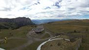 Archiviertes Webcam Bild: Seiser Alm: Blick von der Puflatsch Bergstation am 15.10.2026 um 14:04 Uhr