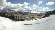 Archived webcam image showing View over Alpe di Siusi - Mezdi mountain station on 16 Apr 2026 at 14:04