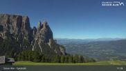 Archiviertes Webcam Bild: Seiser Alm: Bergstation Spitzbühl am 04.09.2026 um 11:57 Uhr