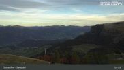 Archiviertes Webcam Bild: Seiser Alm: Bergstation Spitzbühl am 15.10.2026 um 08:21 Uhr
