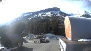 Archived webcam image showing Glacier 3000: Col du Pillon Base station on 8 May 2026 at 08:46