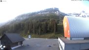 Archived webcam image showing Glacier 3000: Col du Pillon Base station on 17 Jun 2026 at 06:02