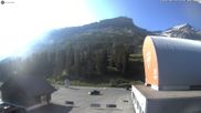 Archived webcam image showing Glacier 3000: Col du Pillon Base station on 26 Jun 2026 at 08:23