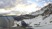 Archived webcam image showing Glacier 3000: Top Station Cabane on 8 May 2026 at 06:43