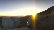 Archived webcam image showing Glacier 3000: Top Station Cabane on 26 Aug 2026 at 07:07