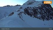 Archiviertes Webcam Bild: Stubaier Gletscher: Bergstation Fernau am 28.02.2026 um 01:31 Uhr