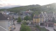 Archiviertes Webcam Bild: Tremblant: Place des Voyageurs am 28.05.2026 um 12:50 Uhr