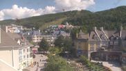 Archiviertes Webcam Bild: Tremblant: Place des Voyageurs am 26.08.2026 um 16:02 Uhr