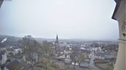 Archiviertes Webcam Bild: Schöneck: Blick vom Rathaus Richtung Kirche am 12.04.2026 um 18:19 Uhr