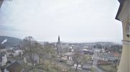 Archiviertes Webcam Bild: Schöneck: Blick vom Rathaus Richtung Kirche am 13.04.2026 um 08:20 Uhr