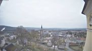 Archiviertes Webcam Bild: Schöneck: Blick vom Rathaus Richtung Kirche am 13.04.2026 um 10:55 Uhr