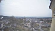 Archiviertes Webcam Bild: Schöneck: Blick vom Rathaus Richtung Kirche am 13.04.2026 um 12:33 Uhr