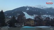 Archiviertes Webcam Bild: Bormio: Blick von der Therme aufs Skigebiet am 26 Feb 2026 um 03:04 Uhr