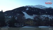Archiviertes Webcam Bild: Bormio: Blick von der Therme aufs Skigebiet am 26 Feb 2026 um 07:04 Uhr