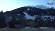 Archiviertes Webcam Bild: Bormio: Blick von der Therme aufs Skigebiet am 26 Feb 2026 um 08:04 Uhr