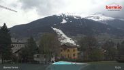 Archiviertes Webcam Bild: Bormio: Blick von der Therme aufs Skigebiet am 12.04.2026 um 15:38 Uhr