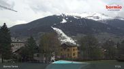 Archiviertes Webcam Bild: Bormio: Blick von der Therme aufs Skigebiet am 12.04.2026 um 17:38 Uhr
