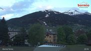 Archiviertes Webcam Bild: Bormio: Blick von der Therme aufs Skigebiet am 30.04.2026 um 03:43 Uhr