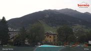 Archiviertes Webcam Bild: Bormio: Blick von der Therme aufs Skigebiet am 27.08.2026 um 08:47 Uhr